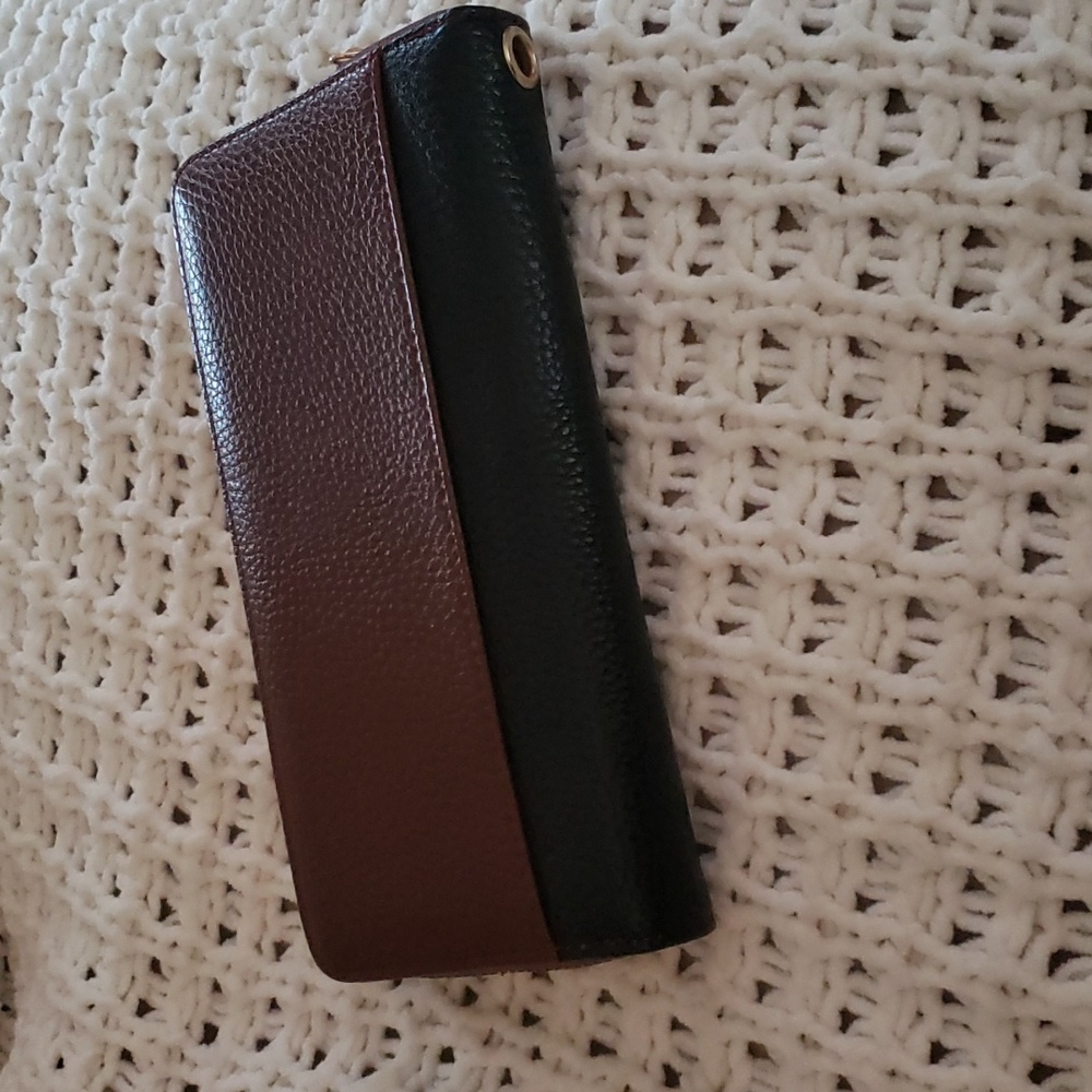 Multi-color clutch
